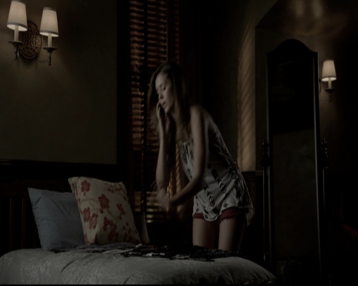 VampireDiariesWorld-dot-nl_6x02YellowLedbetter1925.jpg