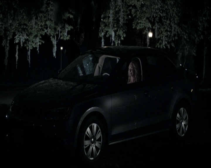 VampireDiariesWorld-dot-nl_6x02YellowLedbetter1962.jpg