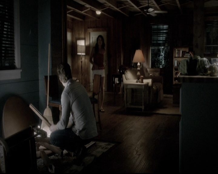 VampireDiariesWorld-dot-nl_6x02YellowLedbetter1981.jpg