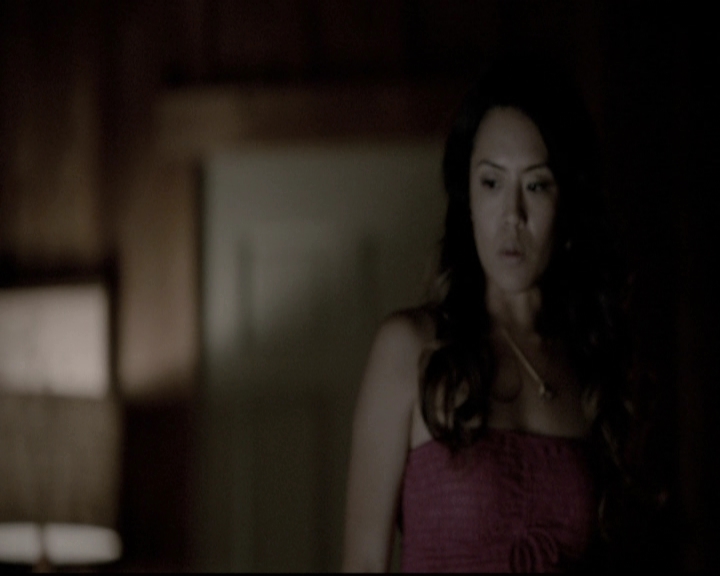 VampireDiariesWorld-dot-nl_6x02YellowLedbetter1982.jpg