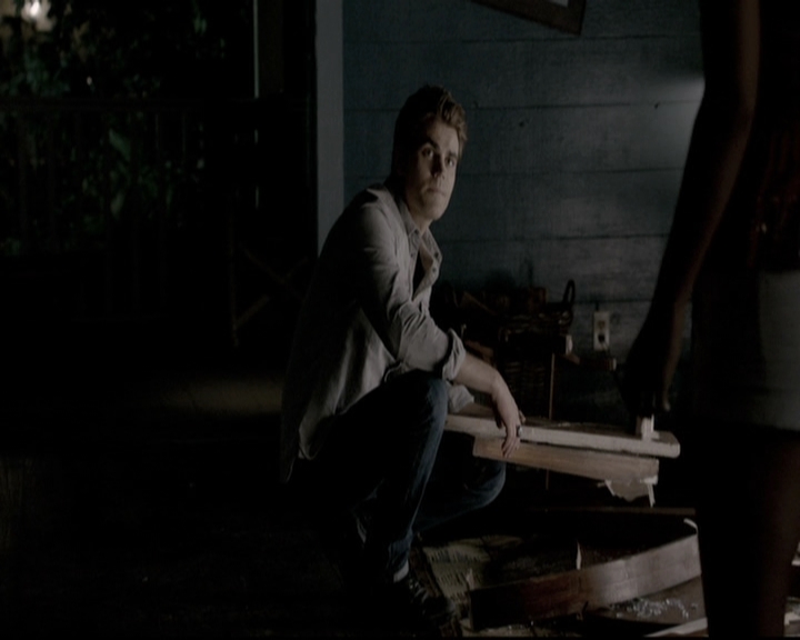 VampireDiariesWorld-dot-nl_6x02YellowLedbetter1983.jpg