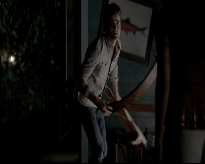 VampireDiariesWorld-dot-nl_6x02YellowLedbetter1986.jpg