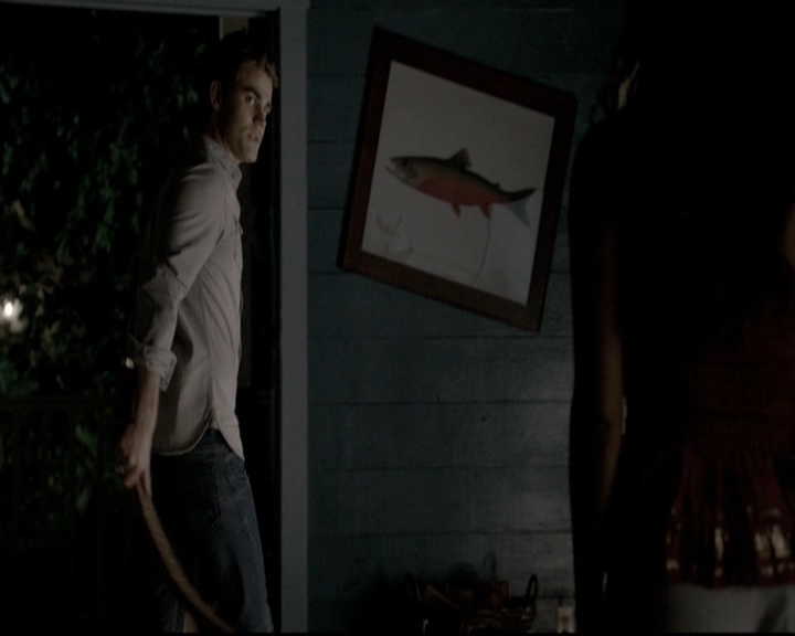 VampireDiariesWorld-dot-nl_6x02YellowLedbetter1995.jpg