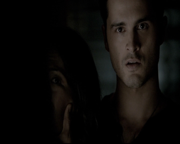 VampireDiariesWorld-dot-nl_6x02YellowLedbetter2007.jpg