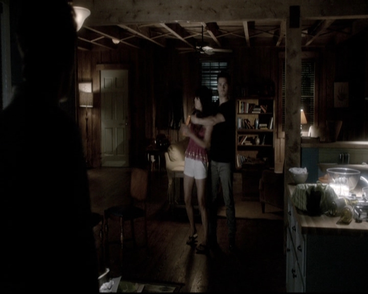 VampireDiariesWorld-dot-nl_6x02YellowLedbetter2008.jpg