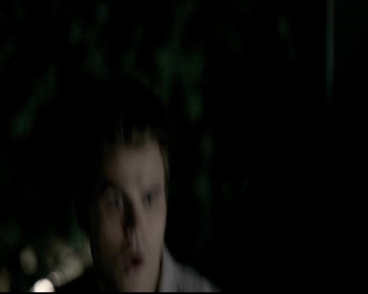 VampireDiariesWorld-dot-nl_6x02YellowLedbetter2010.jpg