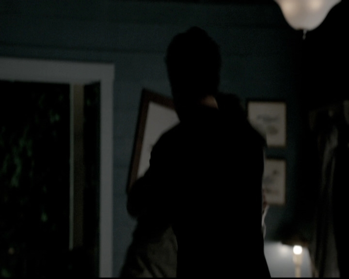 VampireDiariesWorld-dot-nl_6x02YellowLedbetter2011.jpg