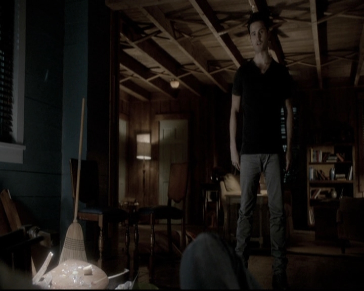 VampireDiariesWorld-dot-nl_6x02YellowLedbetter2015.jpg