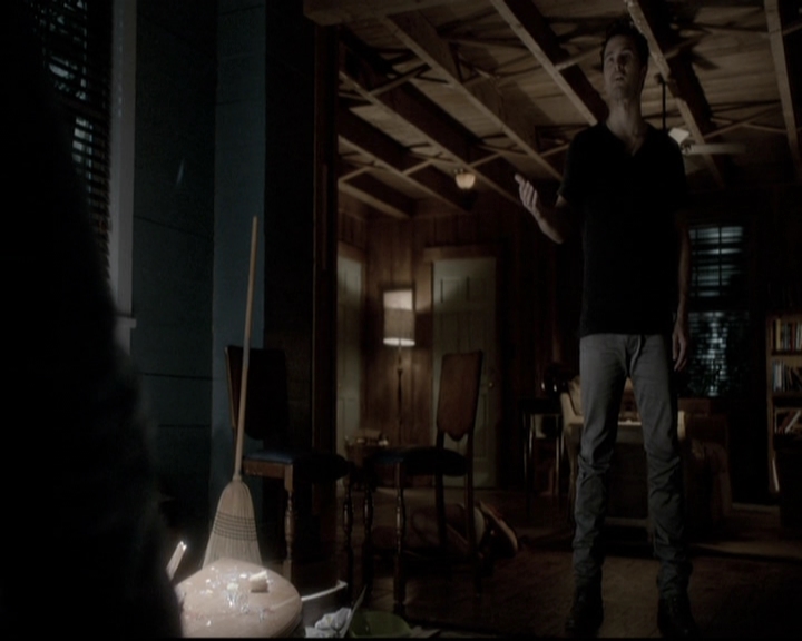 VampireDiariesWorld-dot-nl_6x02YellowLedbetter2027.jpg