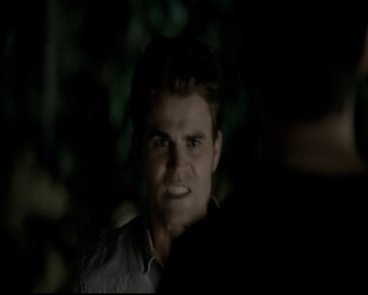 VampireDiariesWorld-dot-nl_6x02YellowLedbetter2052.jpg