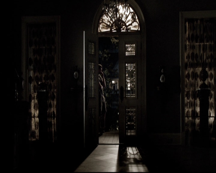 VampireDiariesWorld-dot-nl_6x02YellowLedbetter2065.jpg