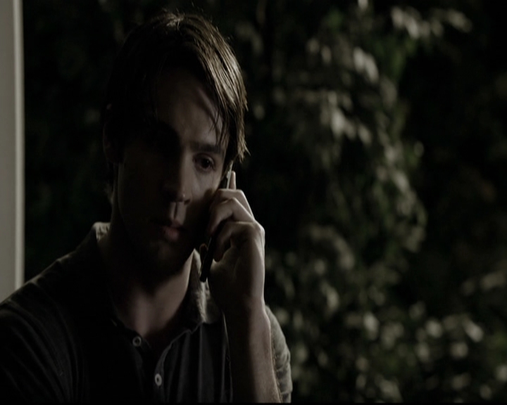 VampireDiariesWorld-dot-nl_6x02YellowLedbetter2077.jpg