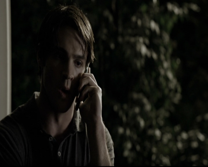 VampireDiariesWorld-dot-nl_6x02YellowLedbetter2078.jpg