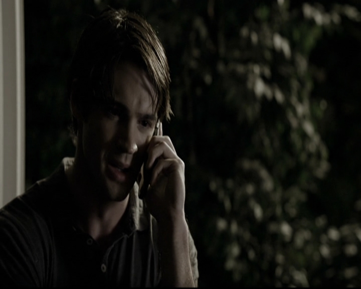 VampireDiariesWorld-dot-nl_6x02YellowLedbetter2079.jpg