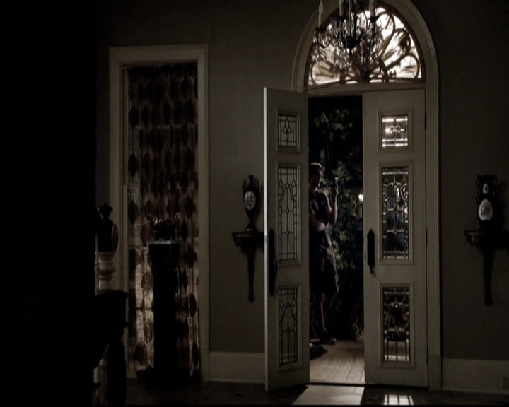 VampireDiariesWorld-dot-nl_6x02YellowLedbetter2094.jpg