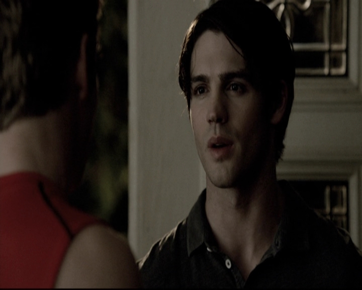 VampireDiariesWorld-dot-nl_6x02YellowLedbetter2107.jpg