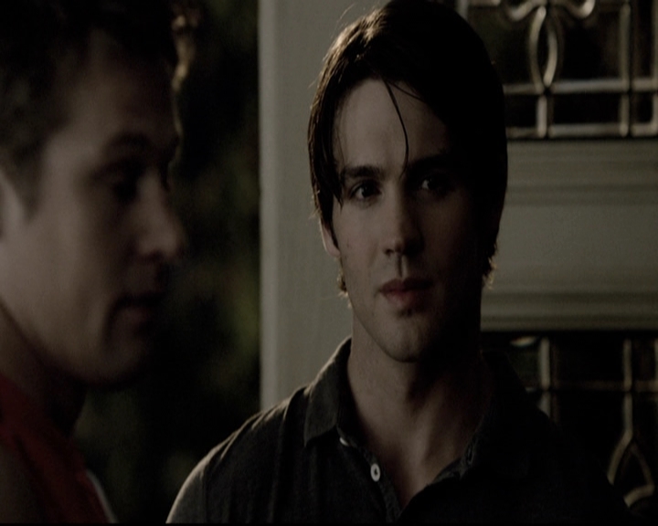 VampireDiariesWorld-dot-nl_6x02YellowLedbetter2110.jpg