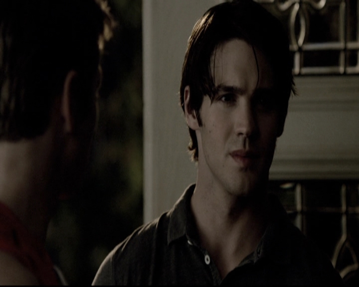 VampireDiariesWorld-dot-nl_6x02YellowLedbetter2111.jpg