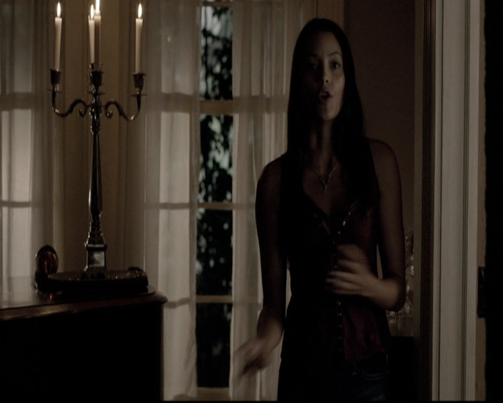 VampireDiariesWorld-dot-nl_6x02YellowLedbetter2112.jpg