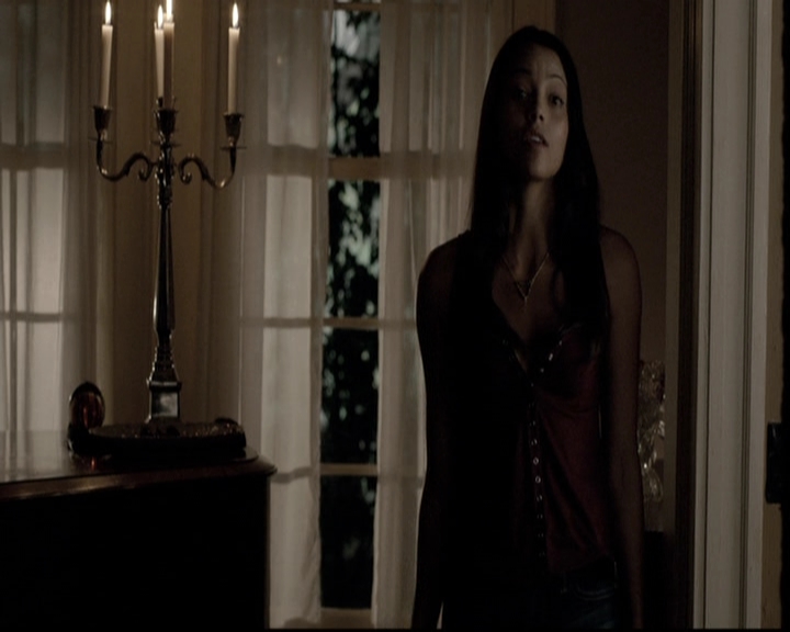 VampireDiariesWorld-dot-nl_6x02YellowLedbetter2114.jpg