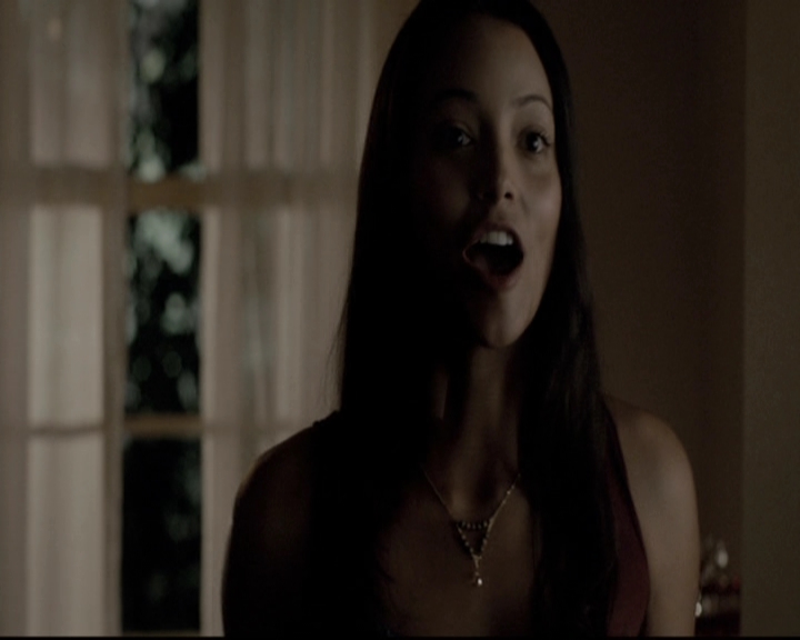 VampireDiariesWorld-dot-nl_6x02YellowLedbetter2118.jpg