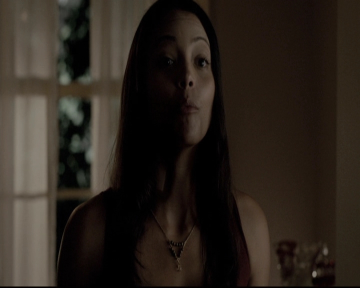 VampireDiariesWorld-dot-nl_6x02YellowLedbetter2119.jpg