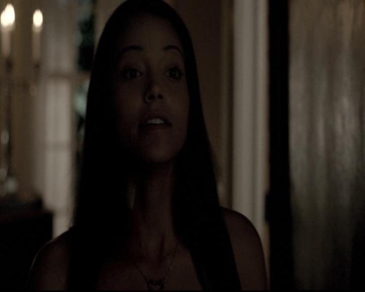 VampireDiariesWorld-dot-nl_6x02YellowLedbetter2127.jpg