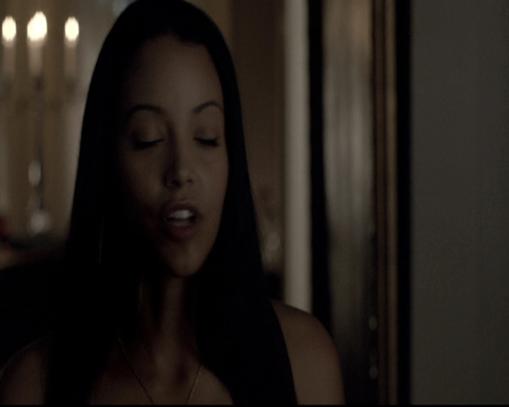 VampireDiariesWorld-dot-nl_6x02YellowLedbetter2129.jpg