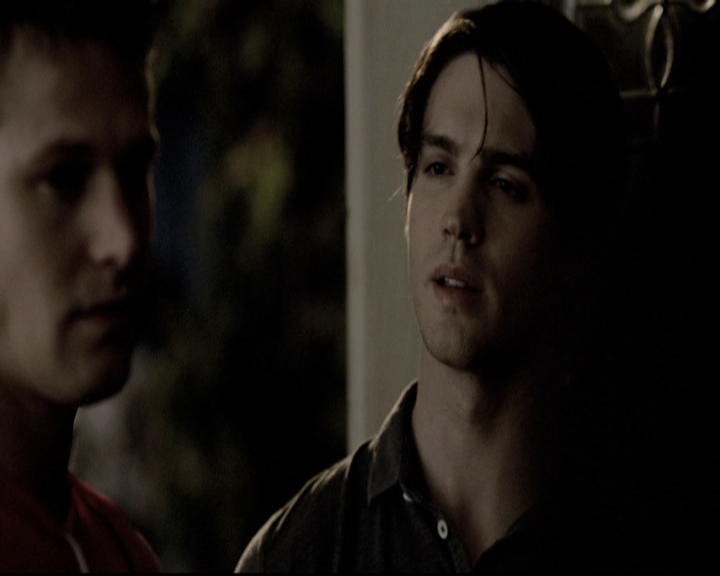 VampireDiariesWorld-dot-nl_6x02YellowLedbetter2131.jpg