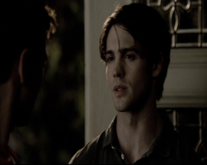 VampireDiariesWorld-dot-nl_6x02YellowLedbetter2132.jpg