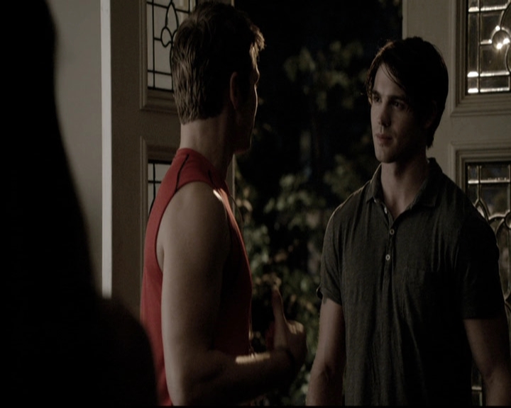 VampireDiariesWorld-dot-nl_6x02YellowLedbetter2134.jpg