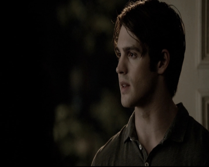 VampireDiariesWorld-dot-nl_6x02YellowLedbetter2138.jpg