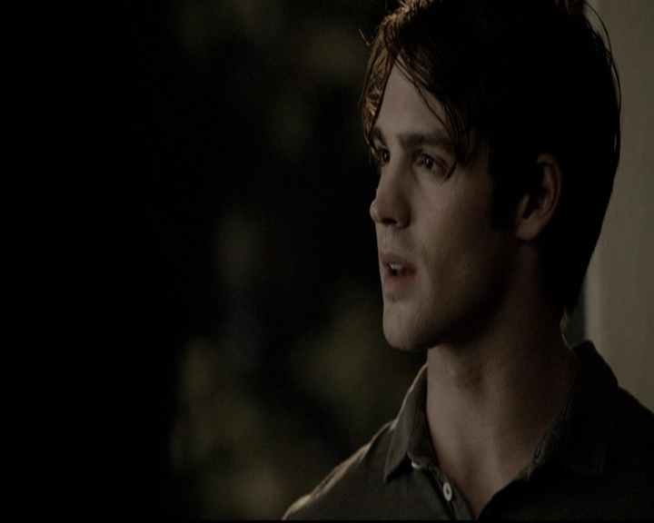 VampireDiariesWorld-dot-nl_6x02YellowLedbetter2142.jpg