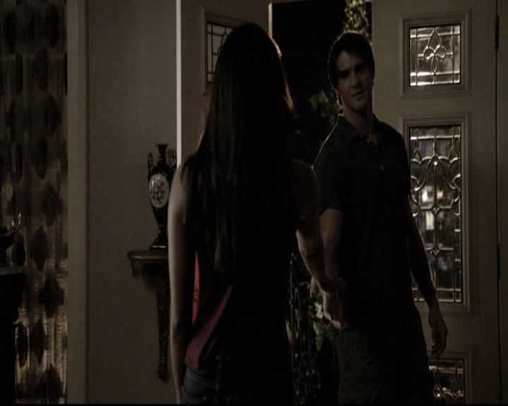 VampireDiariesWorld-dot-nl_6x02YellowLedbetter2145.jpg