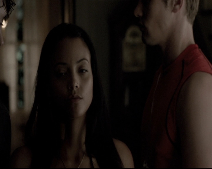 VampireDiariesWorld-dot-nl_6x02YellowLedbetter2147.jpg