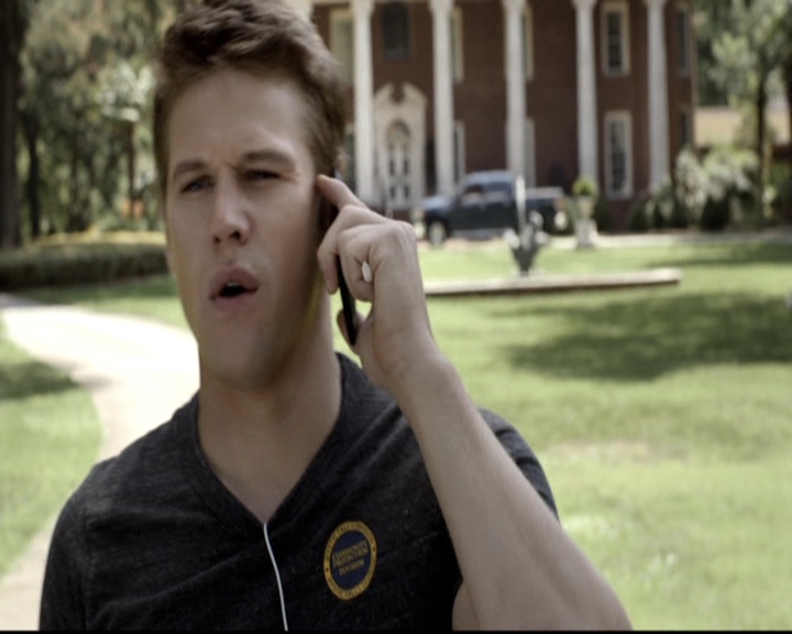 VampireDiariesWorld-dot-nl_6x02YellowLedbetter2161.jpg