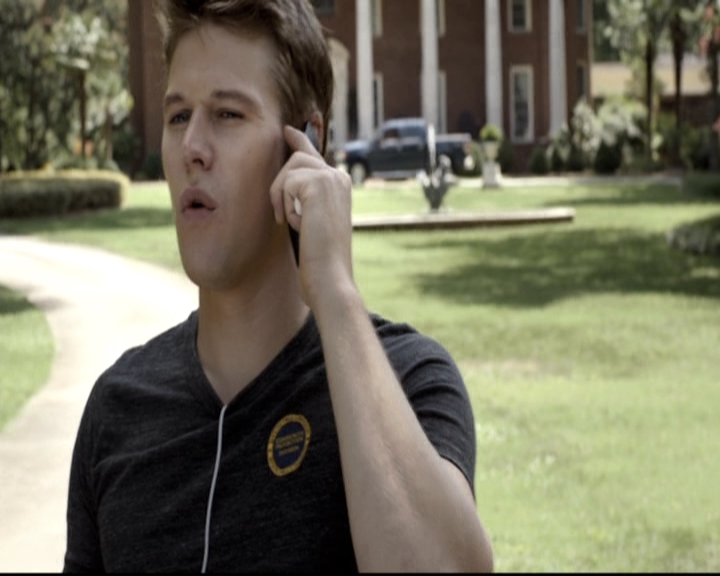 VampireDiariesWorld-dot-nl_6x02YellowLedbetter2162.jpg