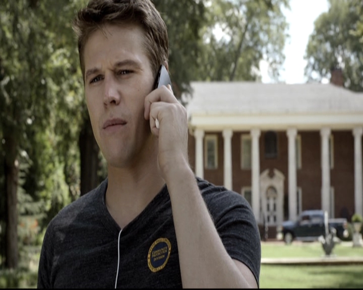 VampireDiariesWorld-dot-nl_6x02YellowLedbetter2171.jpg