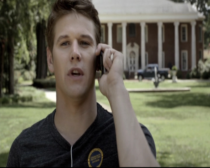 VampireDiariesWorld-dot-nl_6x02YellowLedbetter2187.jpg