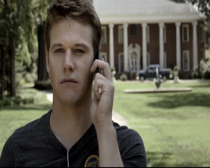 VampireDiariesWorld-dot-nl_6x02YellowLedbetter2188.jpg