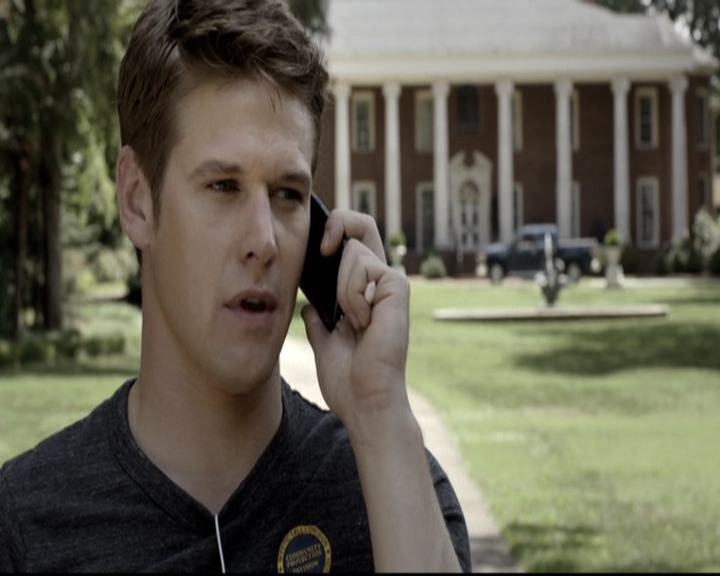 VampireDiariesWorld-dot-nl_6x02YellowLedbetter2190.jpg