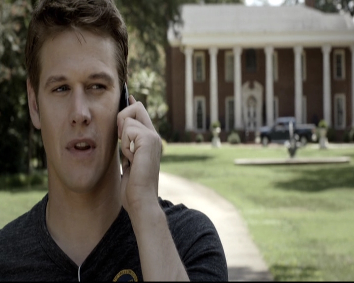 VampireDiariesWorld-dot-nl_6x02YellowLedbetter2194.jpg