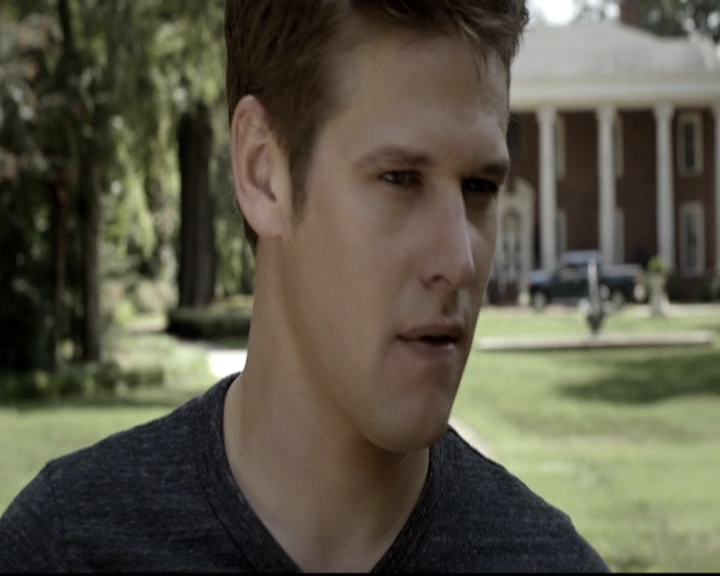 VampireDiariesWorld-dot-nl_6x02YellowLedbetter2199.jpg