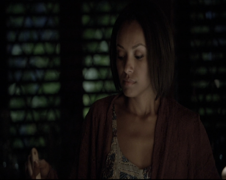 VampireDiariesWorld-dot-nl_6x02YellowLedbetter2243.jpg