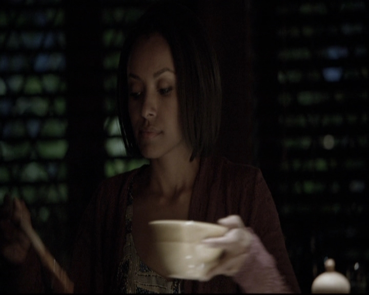 VampireDiariesWorld-dot-nl_6x02YellowLedbetter2245.jpg