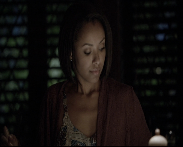 VampireDiariesWorld-dot-nl_6x02YellowLedbetter2246.jpg