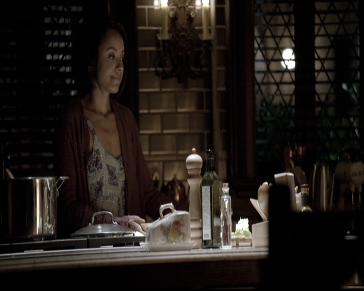 VampireDiariesWorld-dot-nl_6x02YellowLedbetter2248.jpg