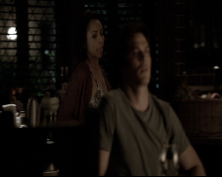 VampireDiariesWorld-dot-nl_6x02YellowLedbetter2250.jpg