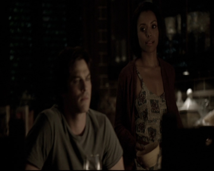 VampireDiariesWorld-dot-nl_6x02YellowLedbetter2251.jpg