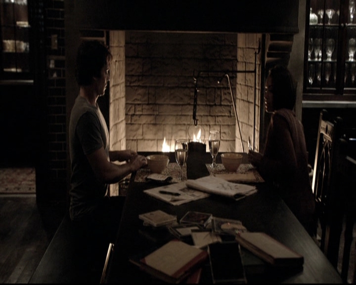 VampireDiariesWorld-dot-nl_6x02YellowLedbetter2256.jpg